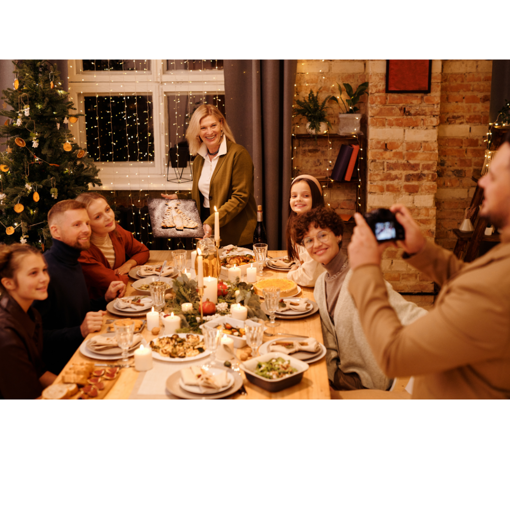 Familia está cenando en nochebuena